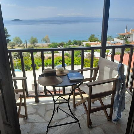 Lilian Beachfront Apartments Нео Кліма Екстер'єр фото