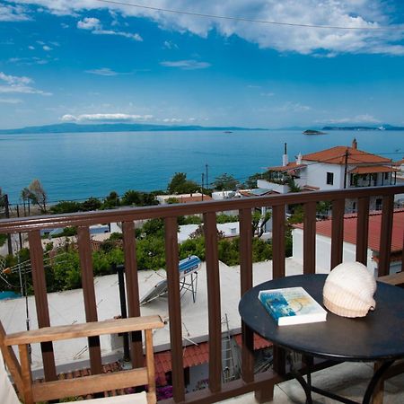 Lilian Beachfront Apartments Нео Кліма Екстер'єр фото