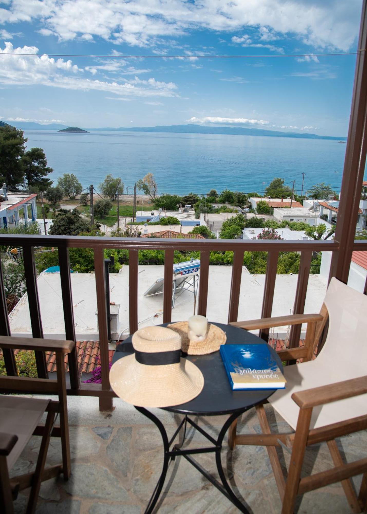 Lilian Beachfront Apartments Нео Кліма Екстер'єр фото