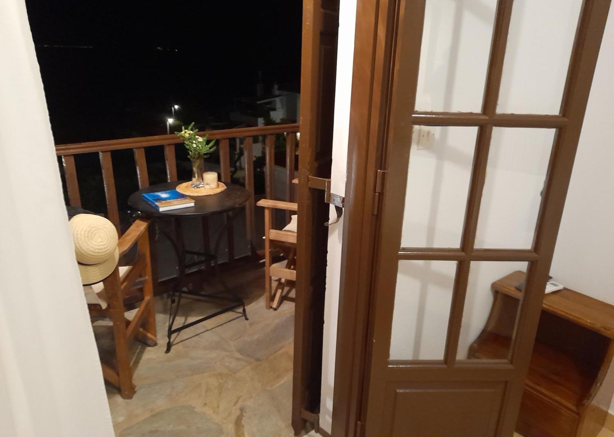 Lilian Beachfront Apartments Нео Кліма Екстер'єр фото