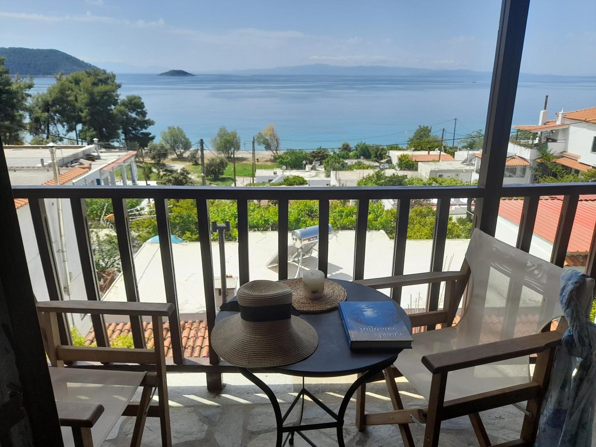 Lilian Beachfront Apartments Нео Кліма Екстер'єр фото