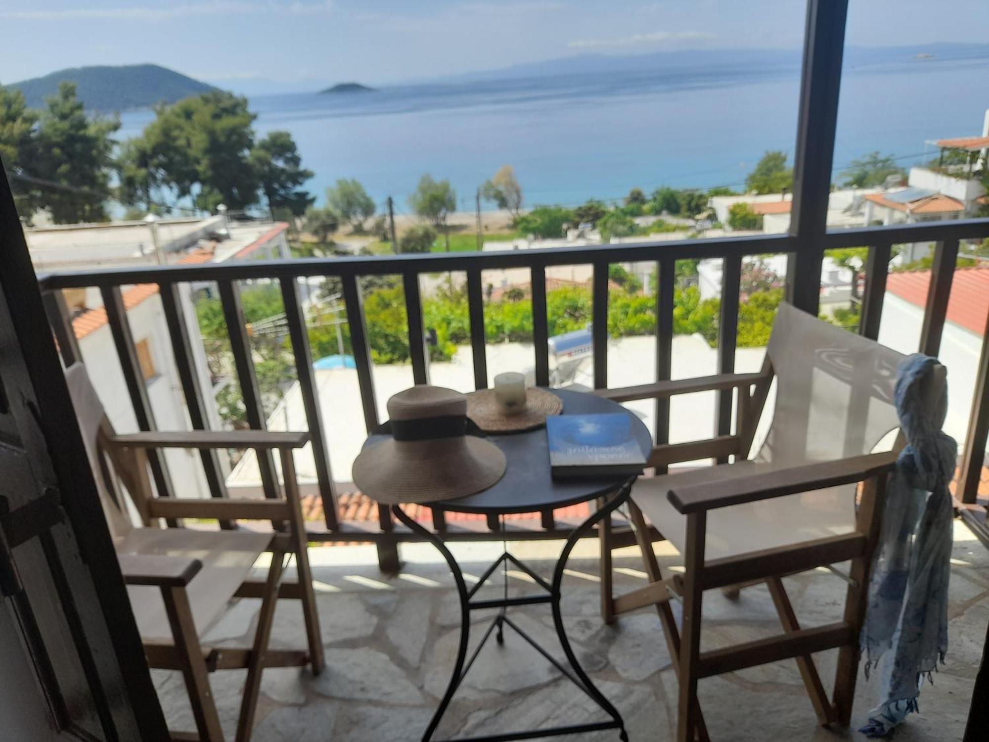 Lilian Beachfront Apartments Нео Кліма Екстер'єр фото