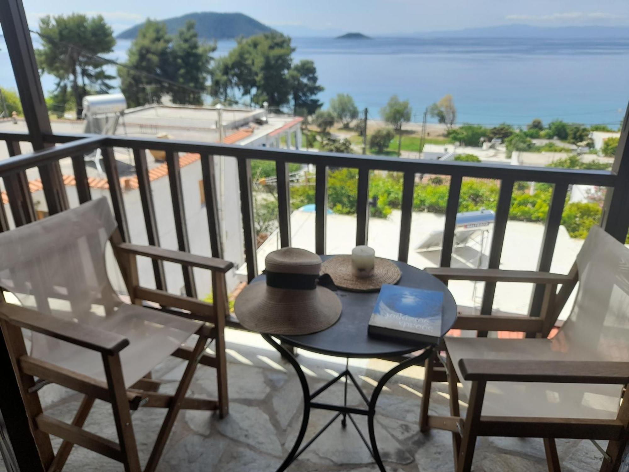 Lilian Beachfront Apartments Нео Кліма Екстер'єр фото