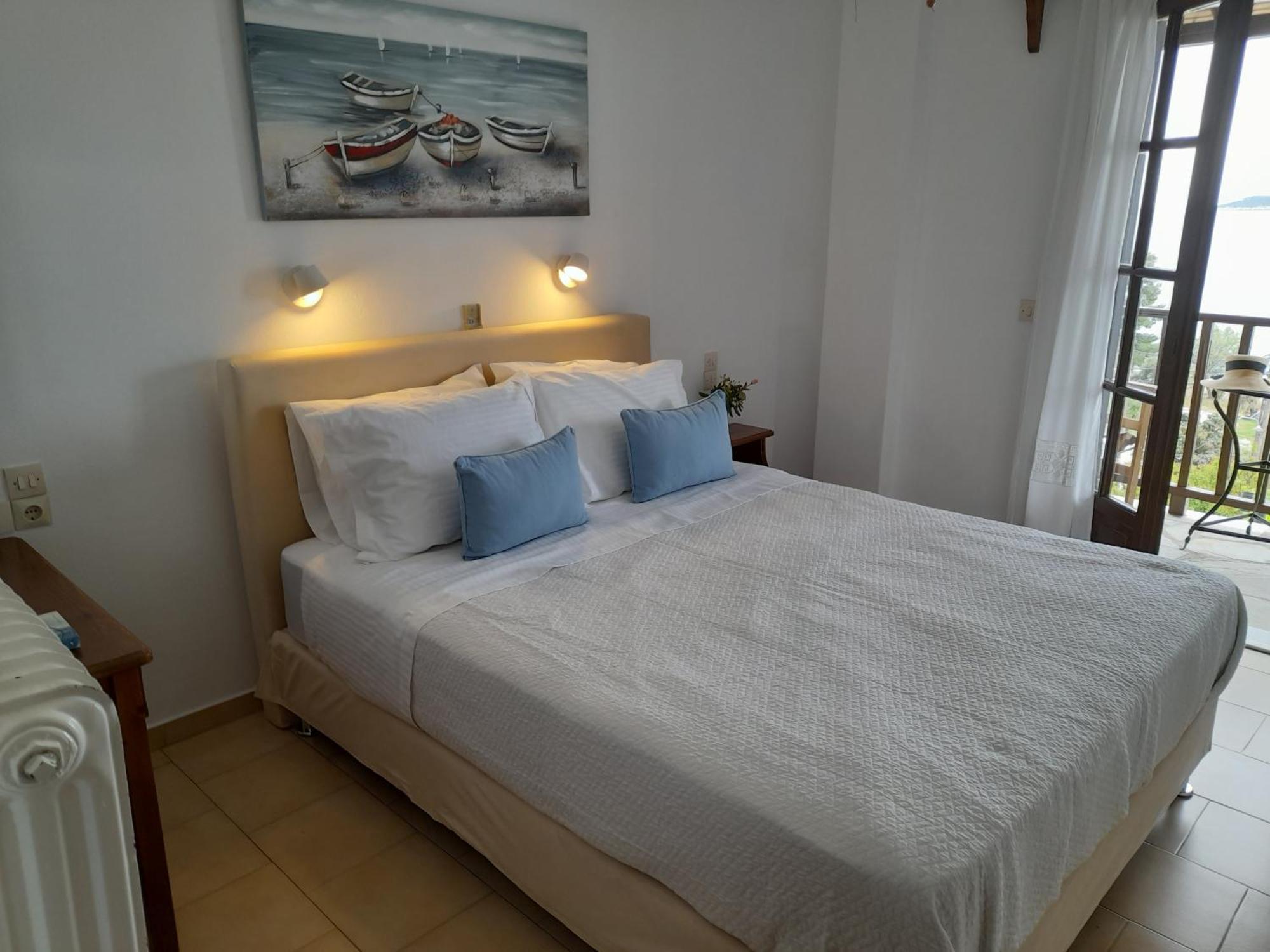 Lilian Beachfront Apartments Нео Кліма Екстер'єр фото