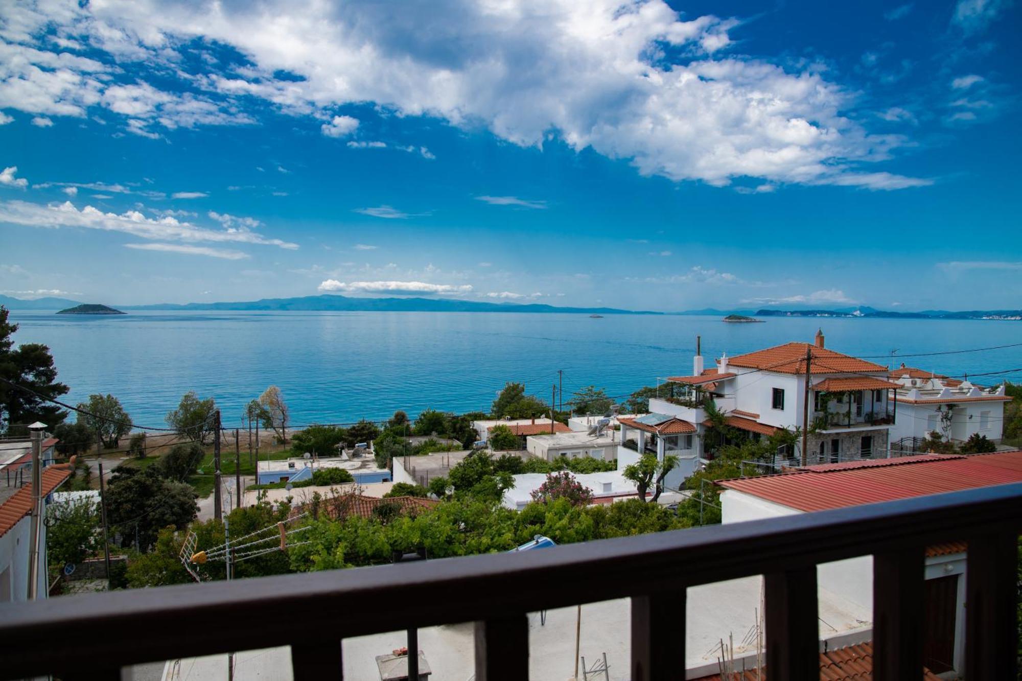 Lilian Beachfront Apartments Нео Кліма Екстер'єр фото