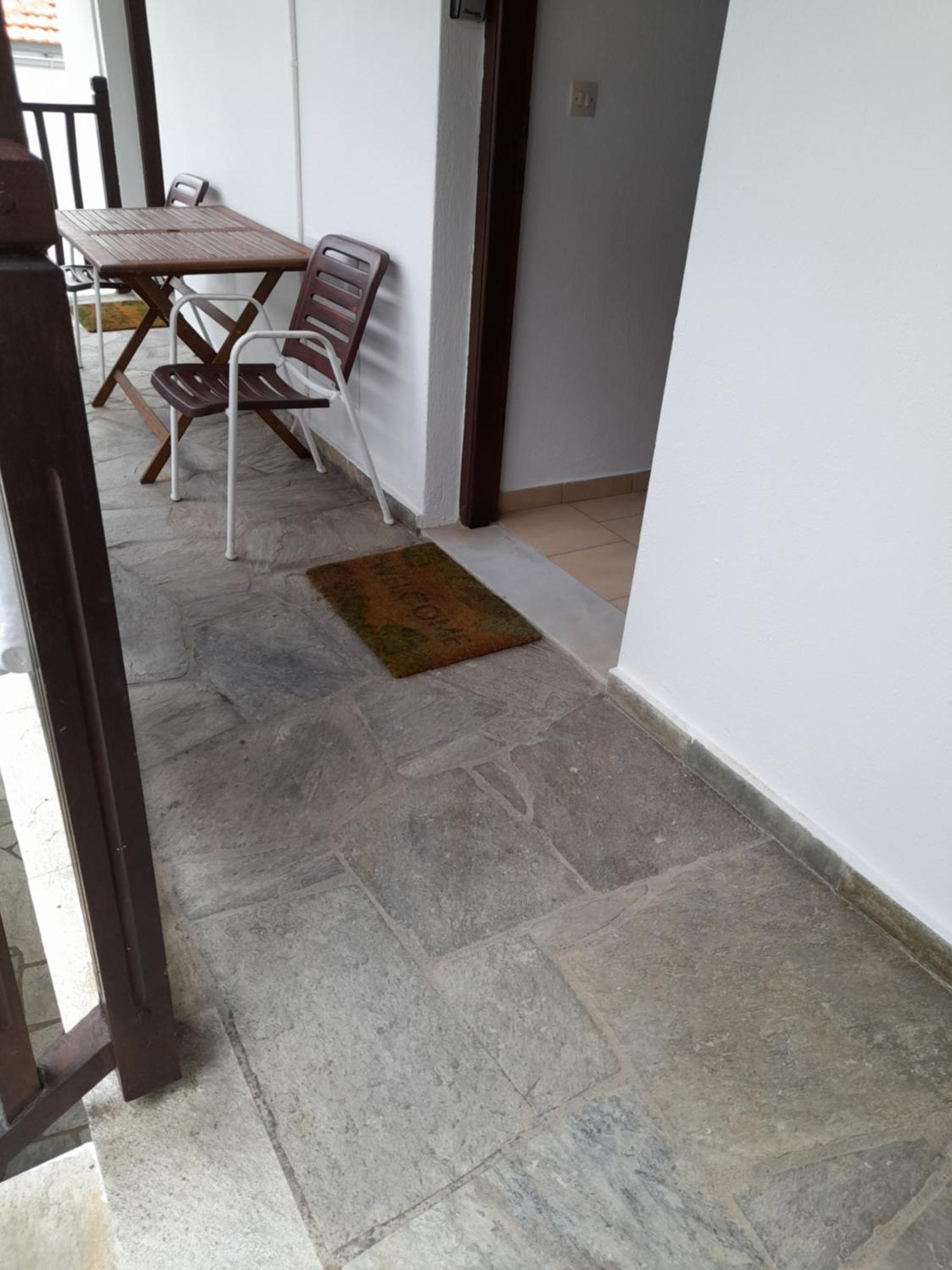 Lilian Beachfront Apartments Нео Кліма Екстер'єр фото