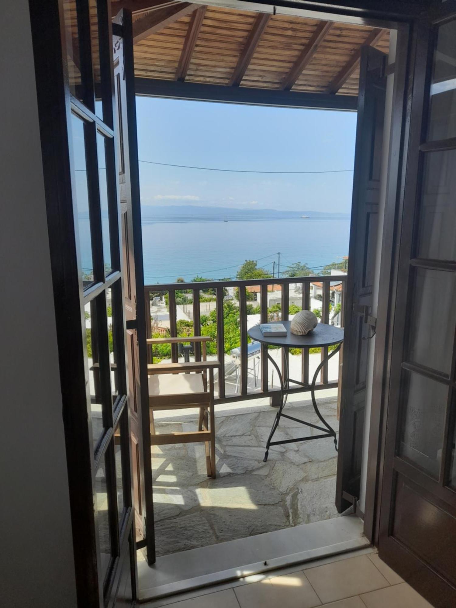 Lilian Beachfront Apartments Нео Кліма Екстер'єр фото