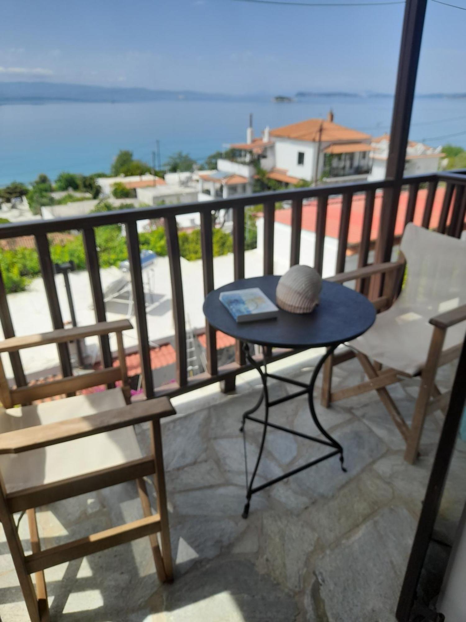 Lilian Beachfront Apartments Нео Кліма Екстер'єр фото