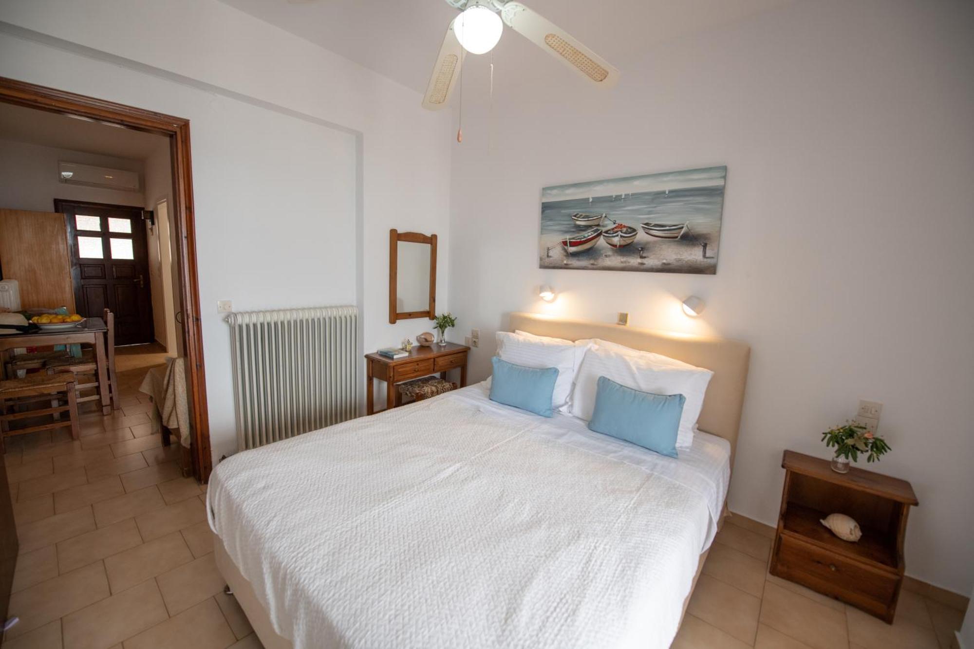Lilian Beachfront Apartments Нео Кліма Екстер'єр фото