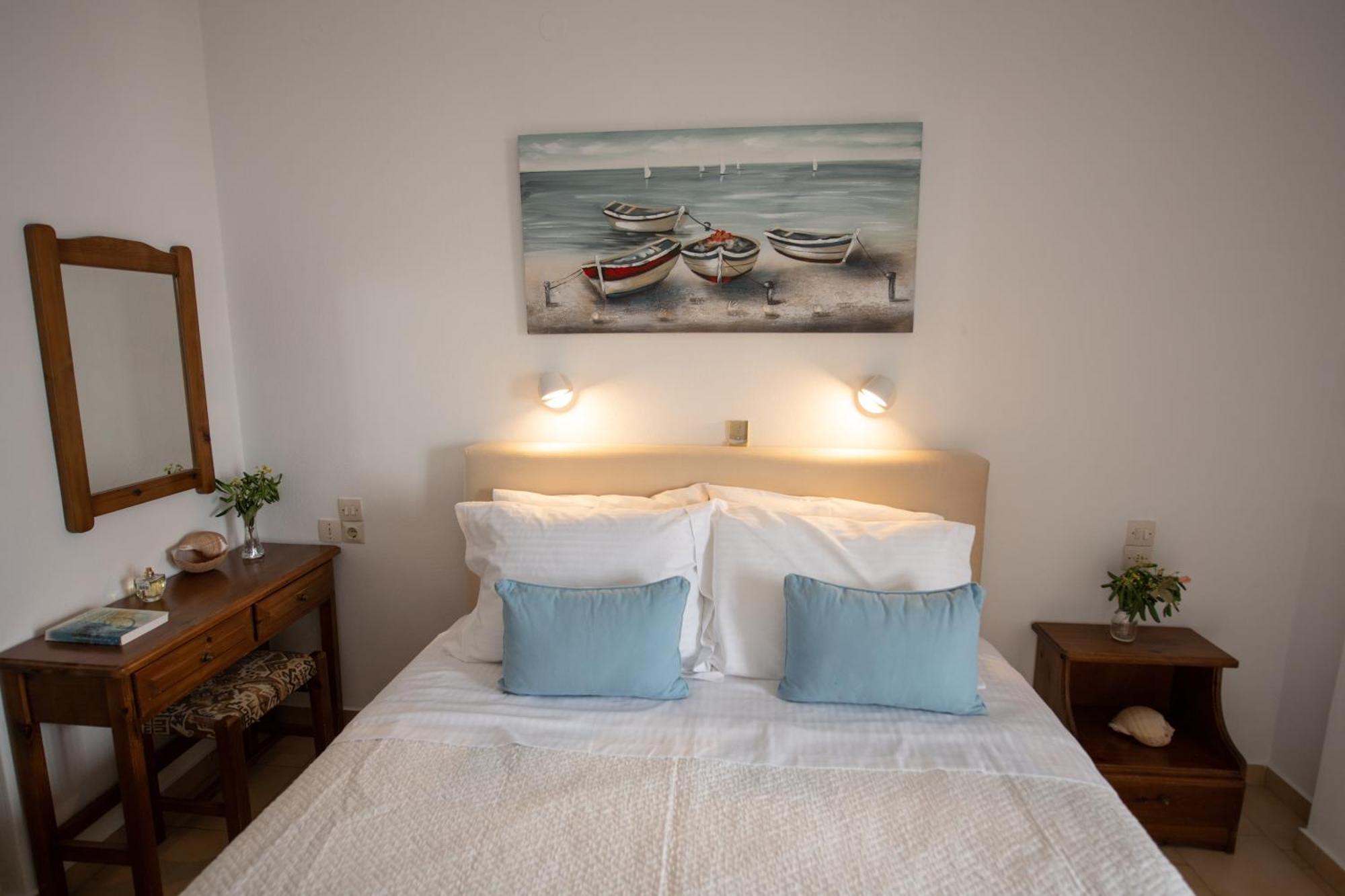Lilian Beachfront Apartments Нео Кліма Екстер'єр фото