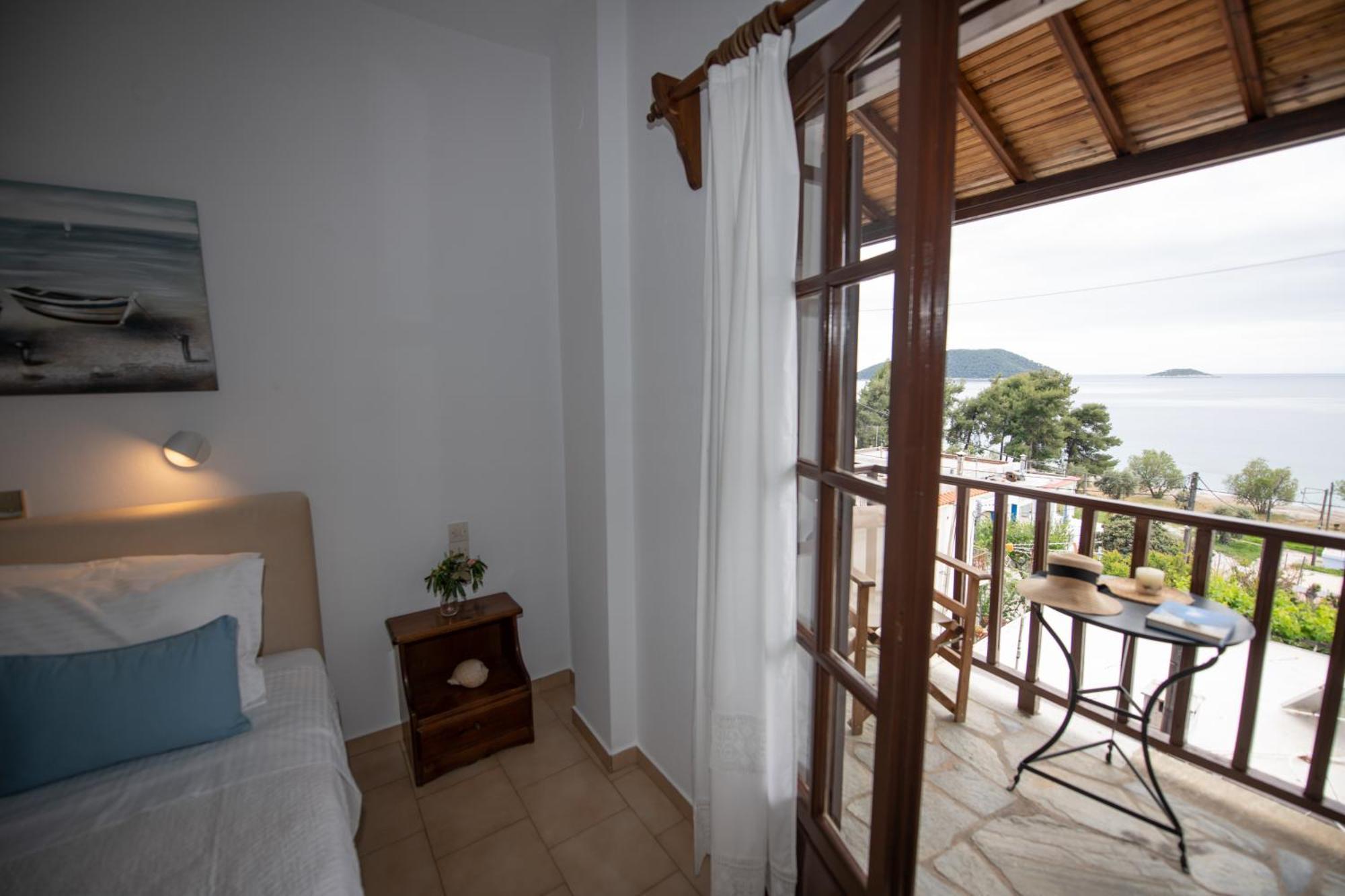 Lilian Beachfront Apartments Нео Кліма Екстер'єр фото