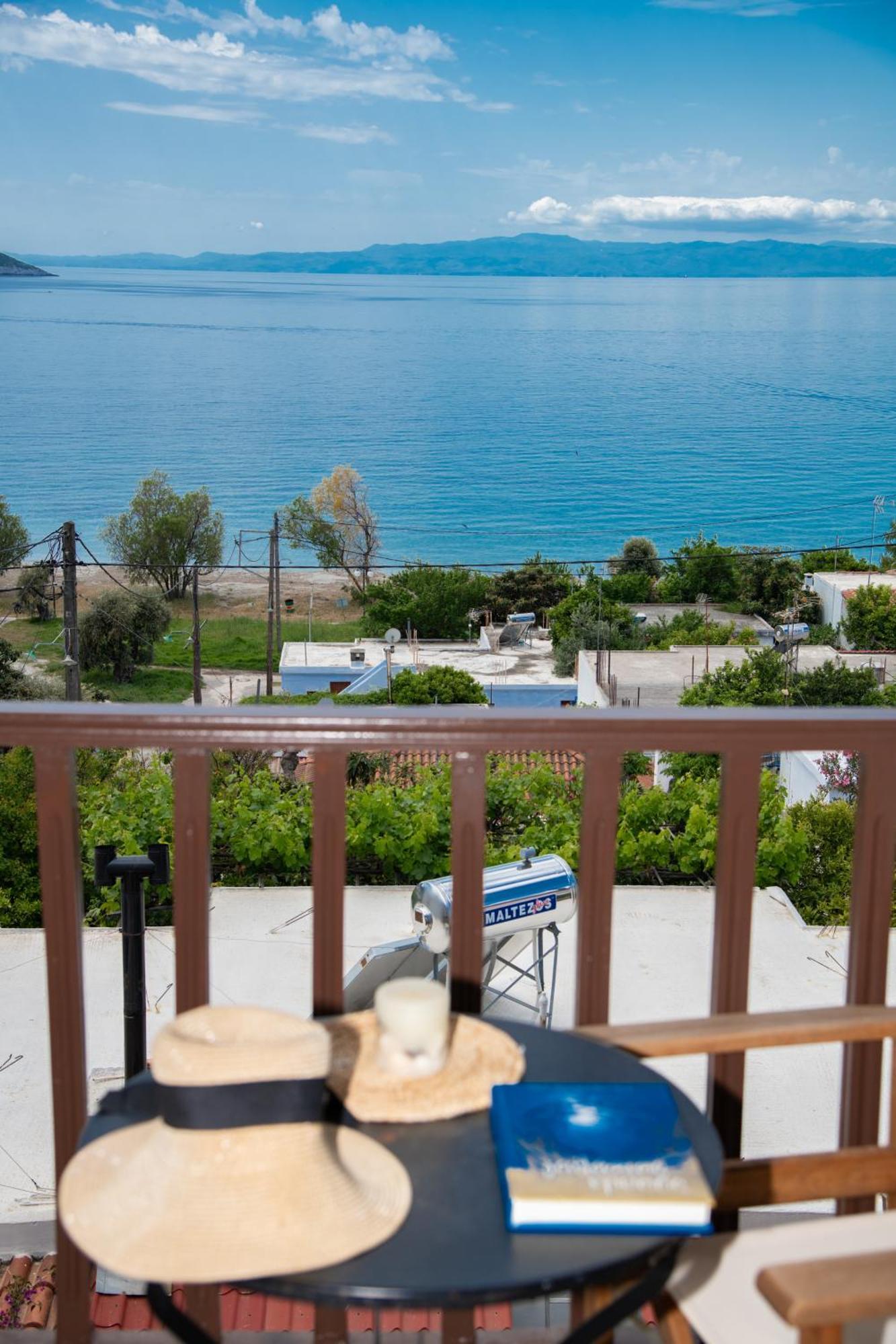 Lilian Beachfront Apartments Нео Кліма Екстер'єр фото