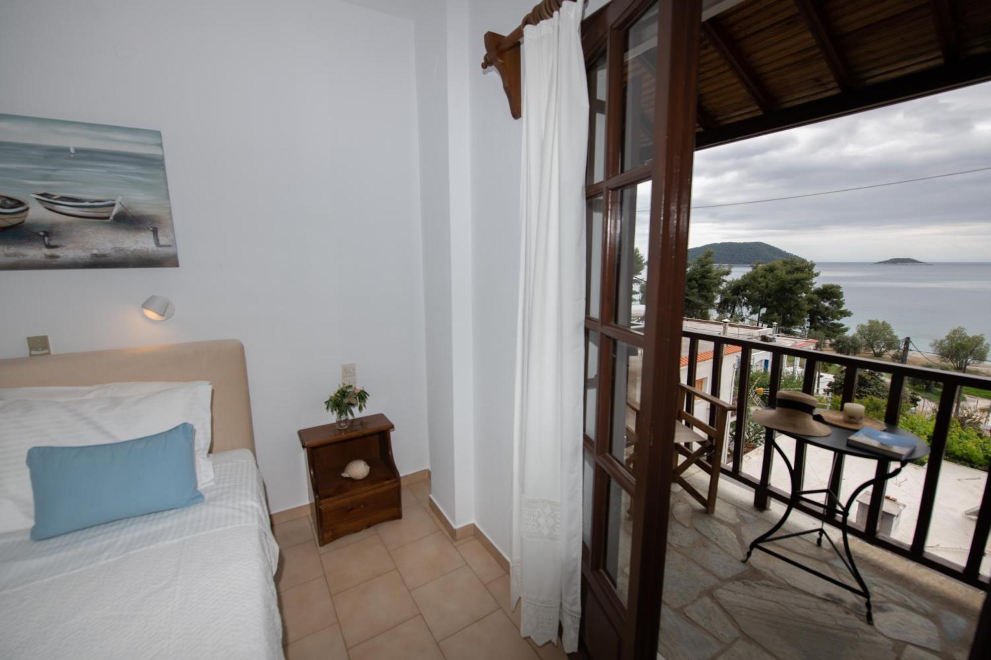 Lilian Beachfront Apartments Нео Кліма Екстер'єр фото