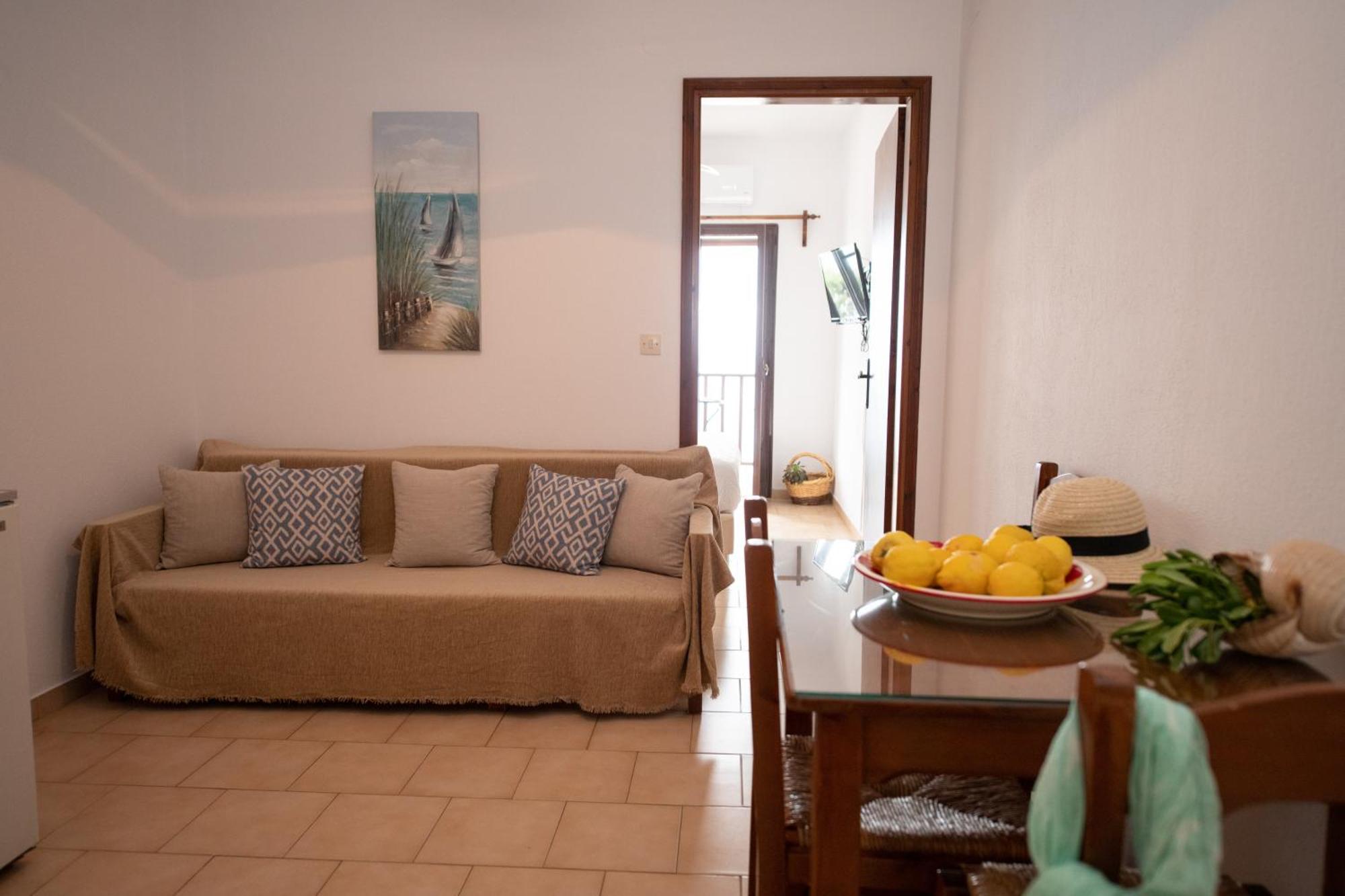 Lilian Beachfront Apartments Нео Кліма Екстер'єр фото