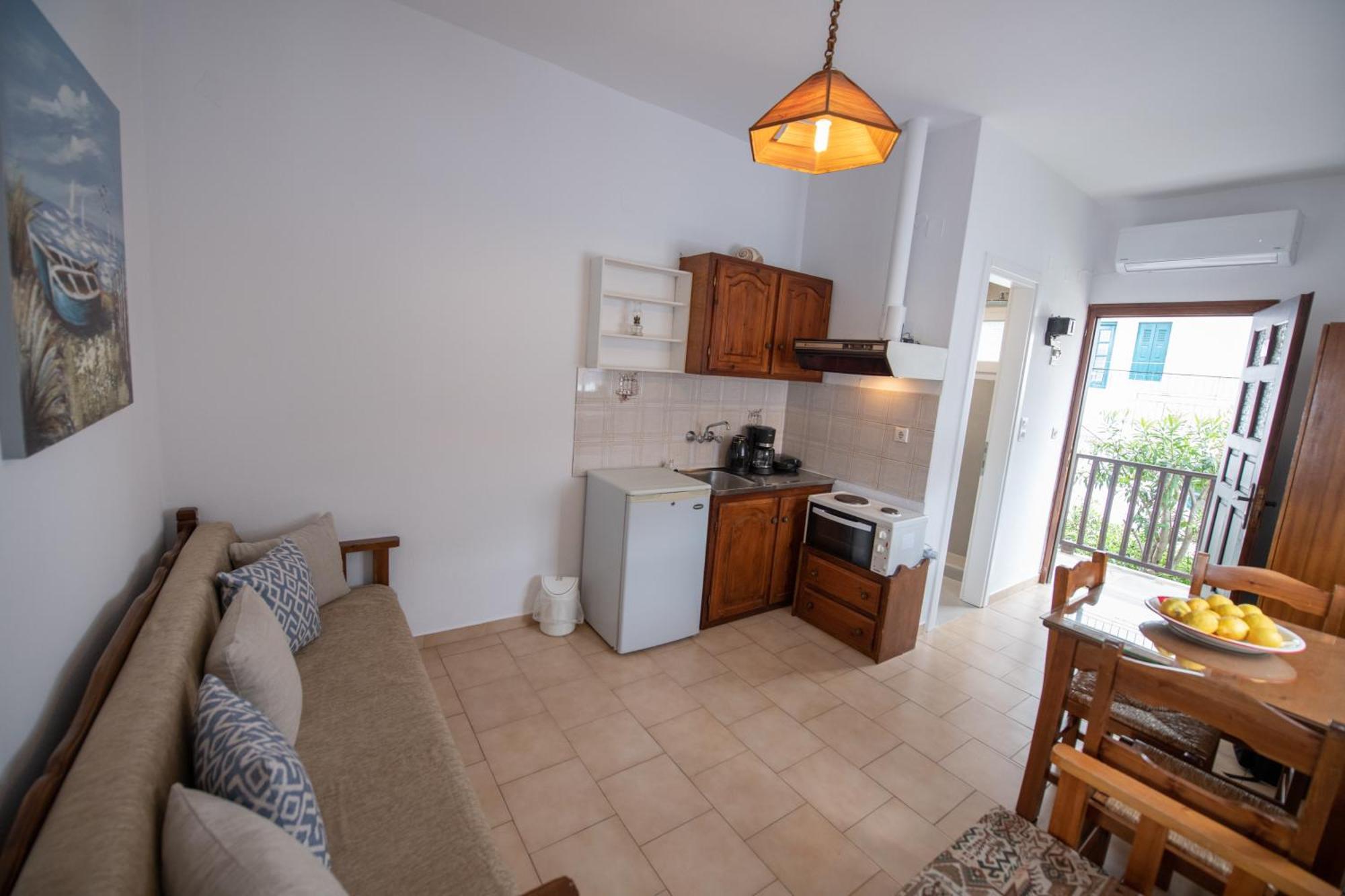 Lilian Beachfront Apartments Нео Кліма Екстер'єр фото