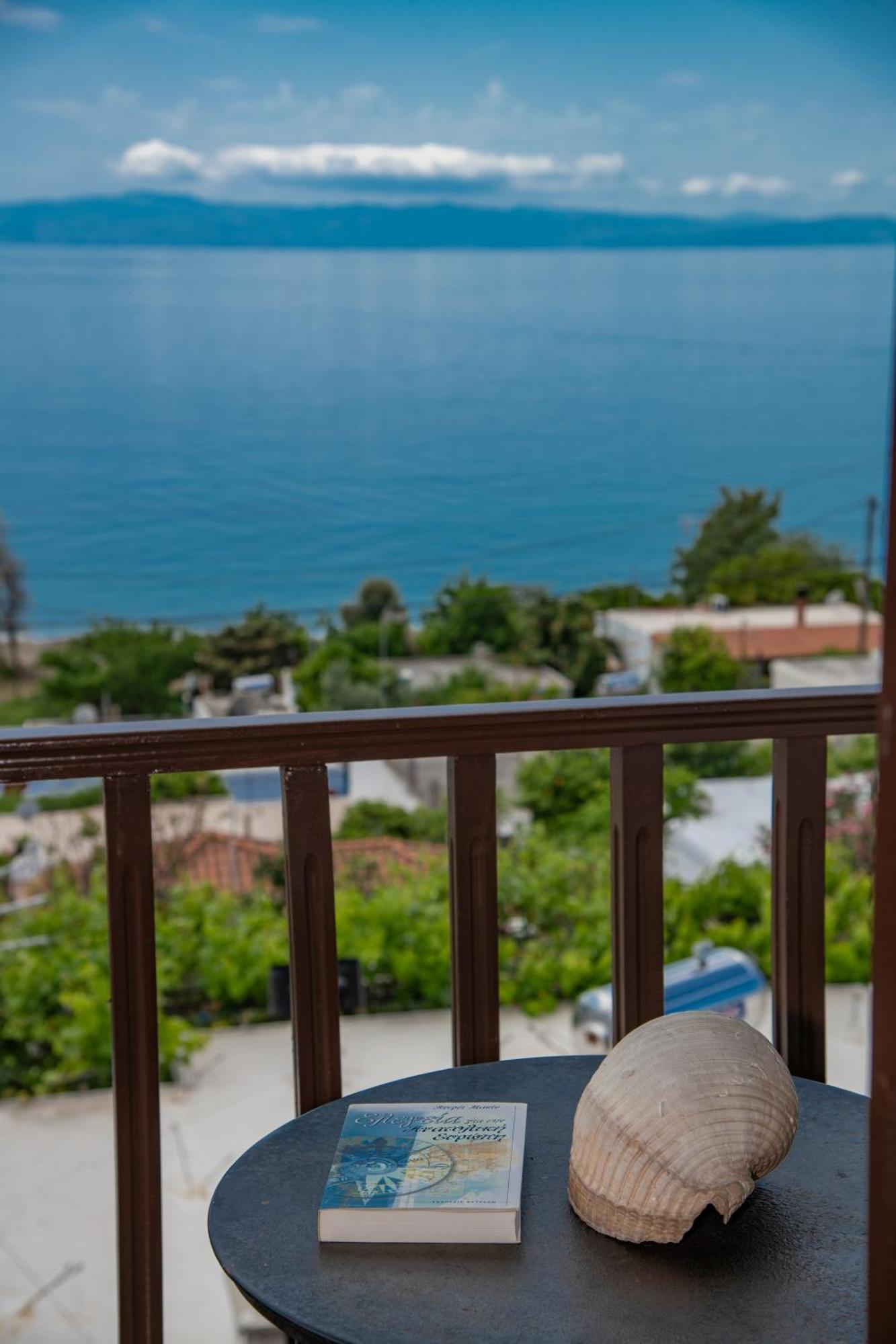 Lilian Beachfront Apartments Нео Кліма Екстер'єр фото