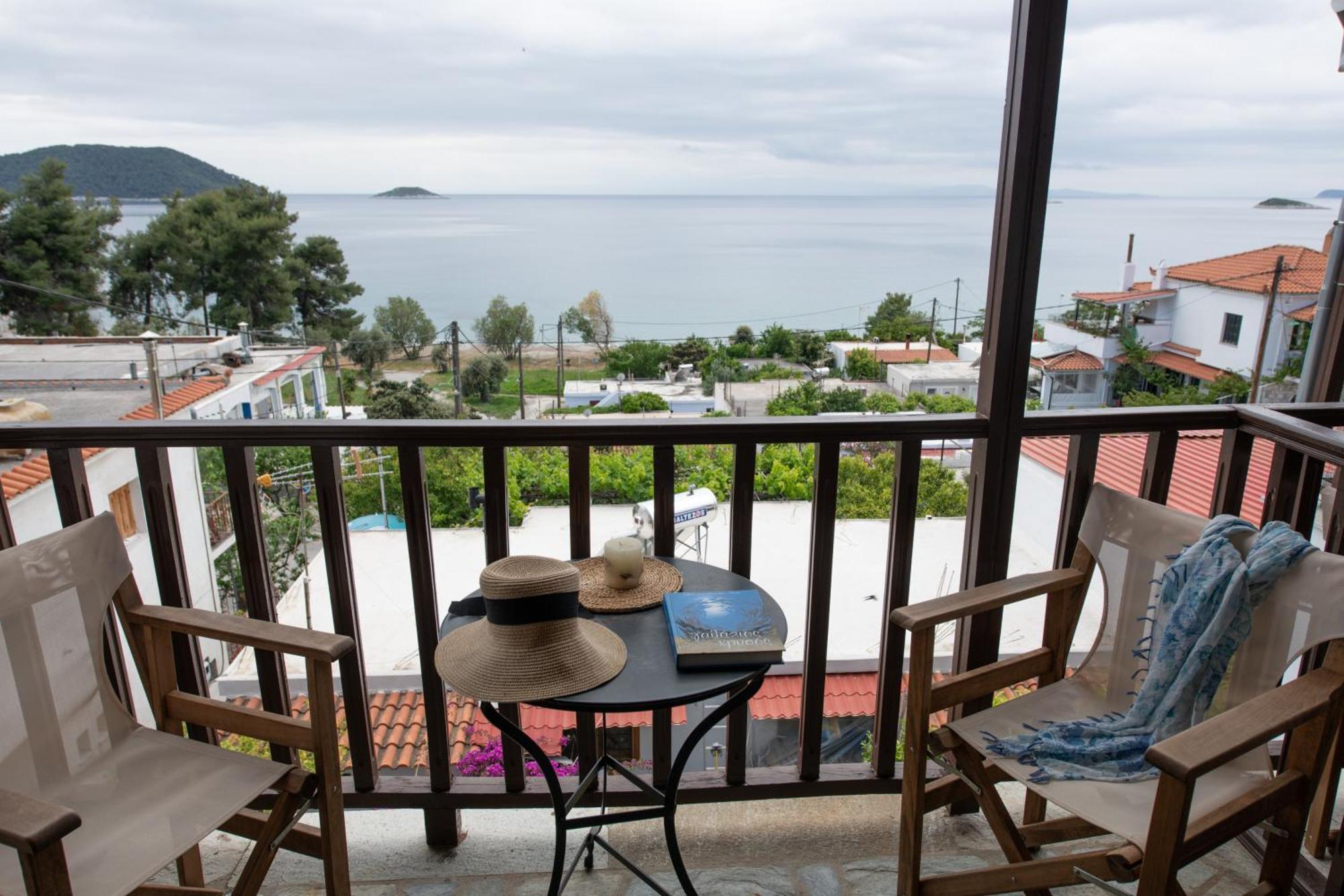 Lilian Beachfront Apartments Нео Кліма Екстер'єр фото