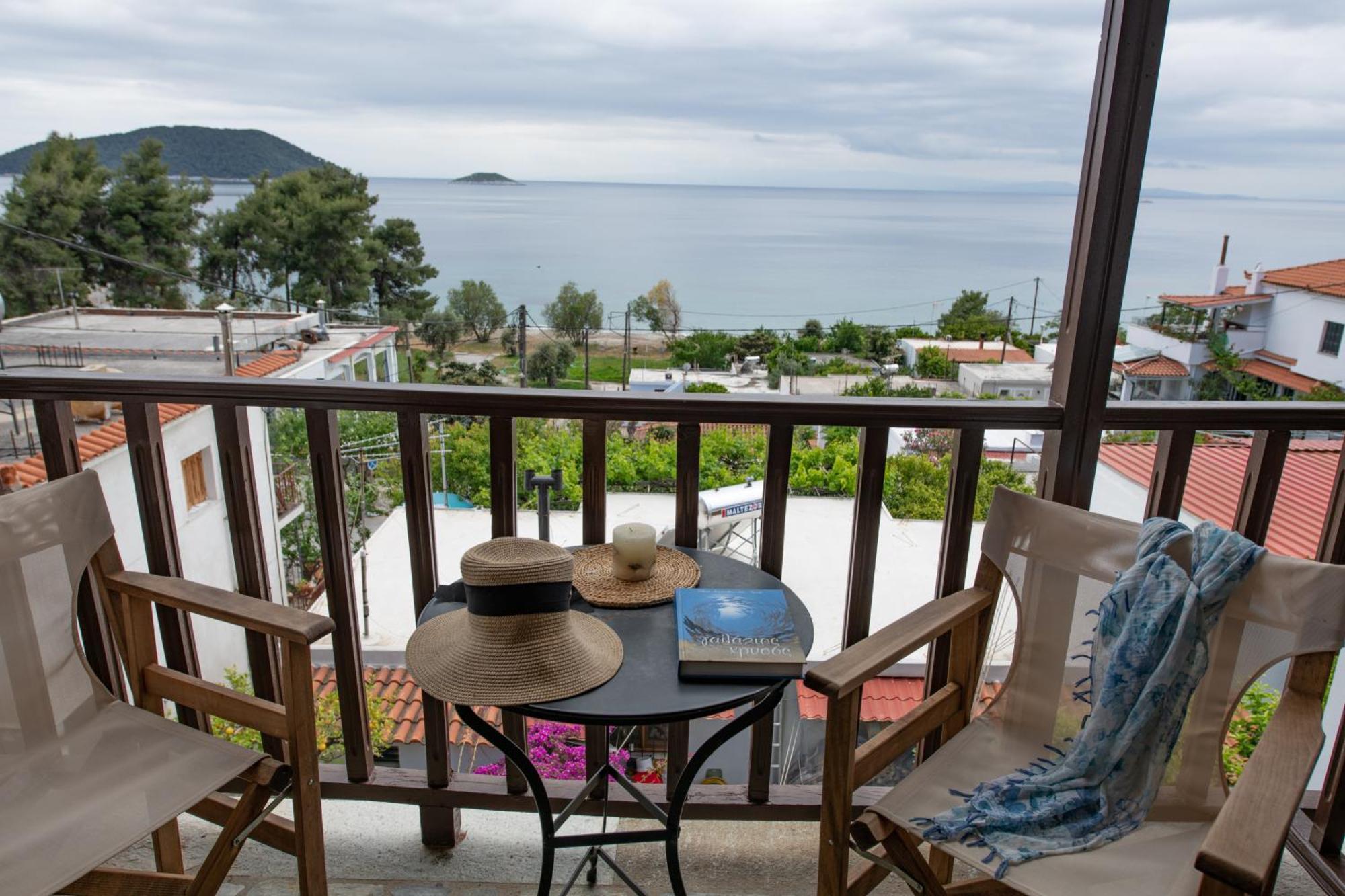 Lilian Beachfront Apartments Нео Кліма Екстер'єр фото